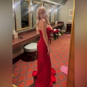 Prom dress!! Size 2, I’m 5’2 and this dress fits me perfectly with heels